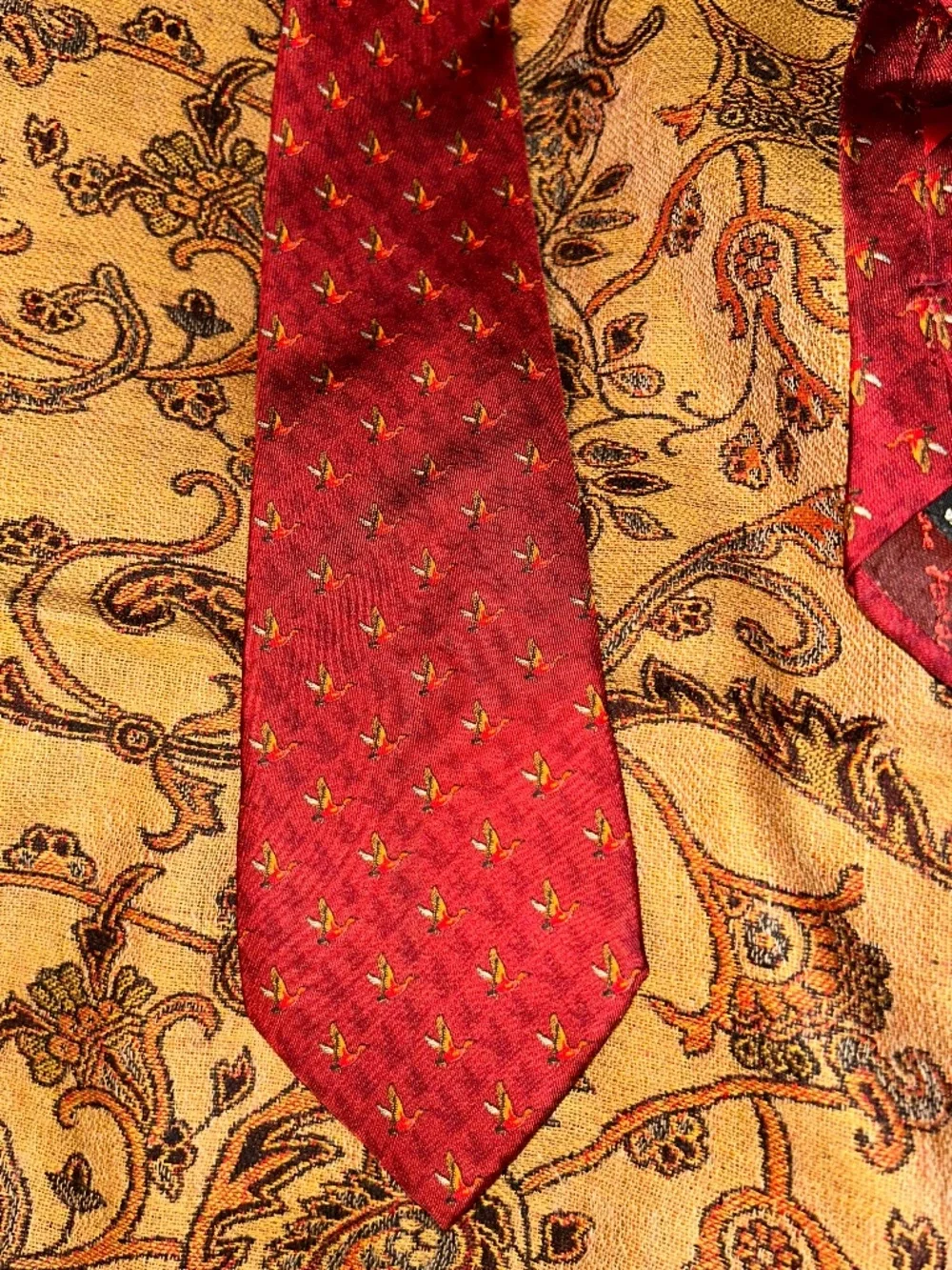 Salvatore Ferragamo red 100% silk flying ducks mens tie